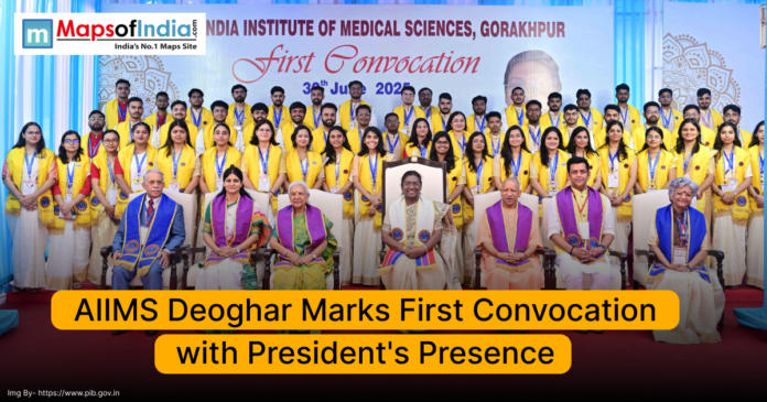 Group photo from AIIMS Deoghar's first convocation, attended by the President of India.